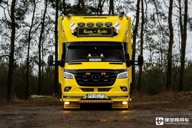 V6奔驰凌特被改成牵引车，还加装了生活舱，波兰人改装玩得是真溜