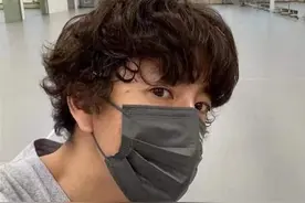 49岁木村拓哉晒新发型，浓颜美男变盐系小奶狗，工藤静香秀直角肩图片