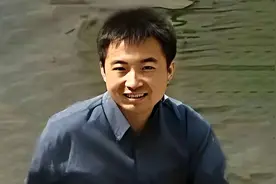“金融专家”跌落神坛，跑路美国，发视频羞辱粉丝：我就是有智慧图片