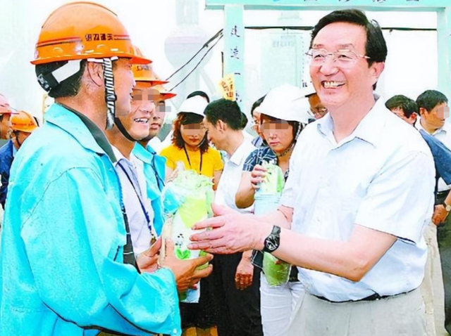 敛财成性，包养情人分为东宫西宫的中央政治局“巨贪”委员终落马