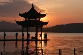 五十岁后，该忍就忍图片