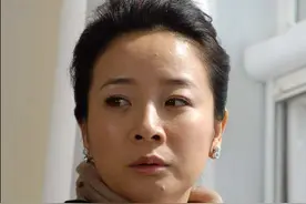 “国民媳妇”陈小艺自毁路上越走越远，老公对她睁一只眼闭一只眼图片