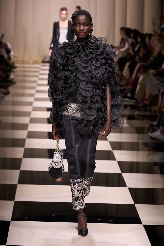 ������Armani Priv�� 2023 �ﶬ�߶�ϵ��Ůװ