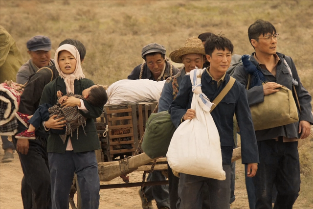 服化道占据一部分,但很大一部分是演员选的好,贴切人物,演员演技好