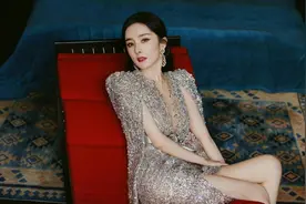 娱乐圈8位“半身美人”，镜头前貌美如花，私下的走路姿势太尴尬图片