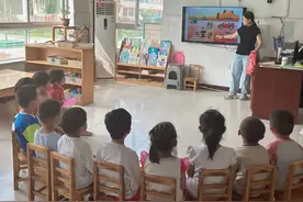 利津县盐窝镇中心幼儿园大赵分园交通安全教育宣传活动“知危险”“会避险”图片