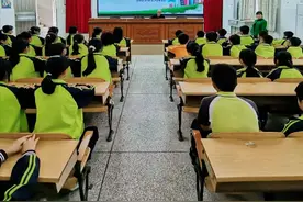 法治副校长上好“开学第一课”图片