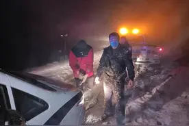 河南封门村怪事真相：网红半夜前去探秘，迷失方向无奈报警求救图片