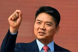 刘强东上千亿身家背后，儿子却是他一生的痛，感谢章泽天视如己出图片