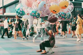 80.90后大多数负担着养老难题图片