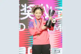 刘诗雯退役转型，31岁身居高位，越来越美，和前男友反差大图片