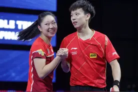 感谢国乒搭档！美国队62年来首登领奖台，张安握手林高远说：激动图片