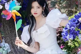 杨超越“二八年华”，婷婷玉立，香娇玉嫩写真图集图片