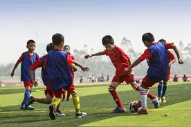 中国足球为什么越来越差图片