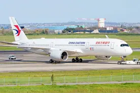 一架飞机有成千上百万的铆钉，不嫌麻烦吗？用焊接不行？图片