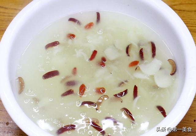 女人冬天喝什么排毒养颜 2026年冬季女士喝什么身体排毒