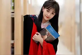 大学里的女辅导员，为何多半很年轻且漂亮？事业编是个好东西图片