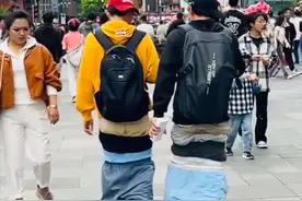 辣眼睛！西海岸妖风吹到了成都，小伙叠穿6条裤子，上街引人注目图片