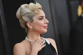 36岁Lady Gaga亮相格莱美，新造型惹网友争议，网友：50岁了？图片