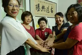 女人六十岁还能赚钱养家的四个职业！既体面又自由，你知道吗？图片