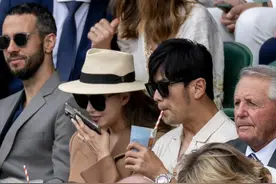 周杰伦昆凌看温网决赛，与凯特王妃同场，昆凌手上的钻戒好抢眼图片