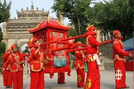 你只知嫁妆上百万的给，却不知嫁妆真正含义，老祖宗的习俗被玩坏图片