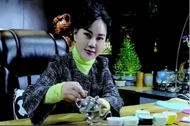 杭州富婆朱丽丽：一顿饭上百万，5年圈钱14亿，下场大快人心图片