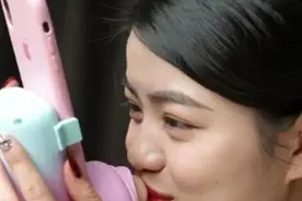 “异地恋接吻神器”太奇葩，网友脑洞大开车速快刹不住！图片