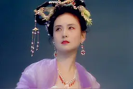 她一生只拍一部戏，却让冯小刚为她痴迷几十年，如今65岁仍如少女图片