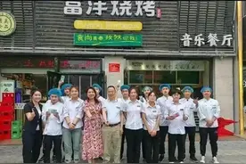 银川烧烤店身价千万的马老板是员工眼中的好老板！幸福指数满满…图片