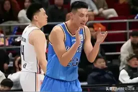 CBA最新消息！北京首钢顶薪续约翟晓川，郭艾伦投身时尚业图片