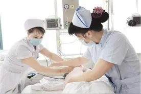 患者被女护士“插尿管”，是什么体验？对以后生活会有影响吗？图片