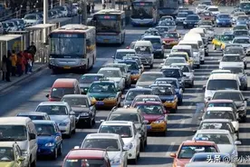 “僵尸车”越来越多，为何宁可把车扔掉也不报废？车主：我又不傻图片