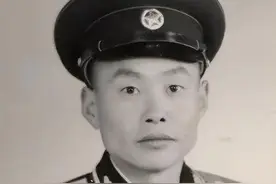 他戴脚镣走完长征，建国后毛主席对此人说：就不怕我忘了你吗？图片