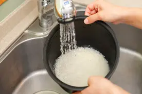 用生水煮饭，有毒且致癌？不敢用自来水煮饭的人都看看吧图片