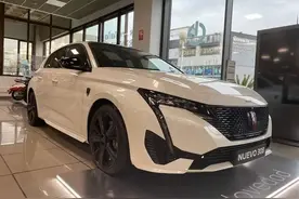 首批新款标致308进店！造型惊艳，竞争思域，1.2T引擎油耗不足6升图片