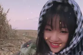 90后东北姑娘，辞职回农村，靠与妈妈互怼，年赚百万，凭啥图片