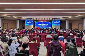 在太空中生活，是怎么样的神奇体验？航天员做客珠江科学大讲堂 讲述“神奇的太空生活”图片