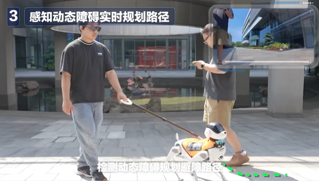 中国移动“灵犀”电子导盲犬发布，可主动导航，AI大模型对话交流