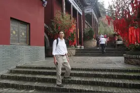 一场尴尬的同学聚会图片