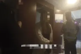 “恋人”变“贼人”？男友拿着女友手机竟然做出这种事......图片