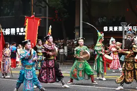 贵州民族团结大巡游中华一家亲方阵登场！图片