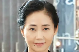 江苏女富豪周晓萍：白手起家，靠车灯坐拥百亿，身价是董明珠两倍图片