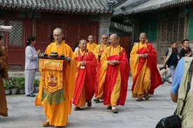 北京有个“特别”的寺庙，出家的和尚都是高材生，香火还非常旺盛图片