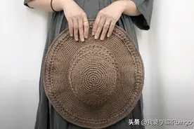 与其买不如自己钩帽子，枣V条大帽檐遮阳帽教程，好看时尚又别致图片
