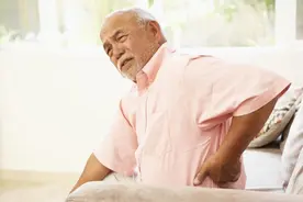有一种腰痛是癌症警报，很多人发现就是晚期，腰痛的人别不在意图片