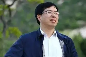 “毒教材”事件，为何59岁北外教授丁启阵成了舆论的众矢之的？图片