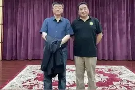 郭德纲的书法与姜昆的书法放到一起，谁的更为高雅呢？高下立现图片