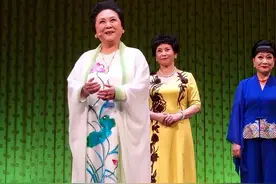 吴霜：妈妈新凤霞的事业图片