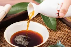 同为药酒，究竟谁是“男性之友”？董酒和竹叶青酒到底有何区别？图片